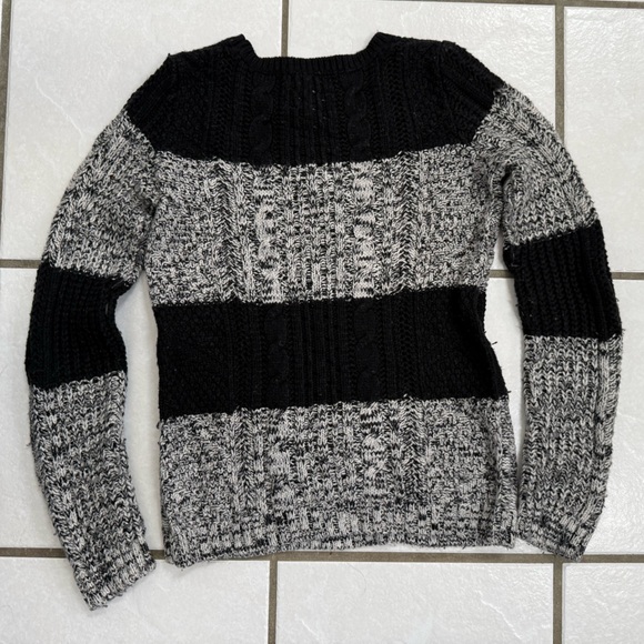Gap Black and Gray Women's Sweater size Small - Picture 2 of 2